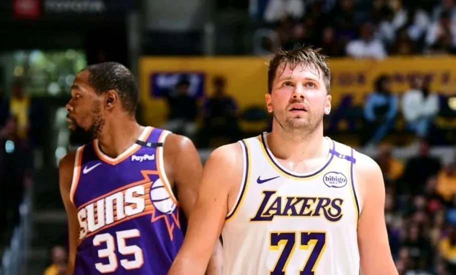 随机东契奇回归赛场，连败首场状态亮眼，湖人观众沸腾！