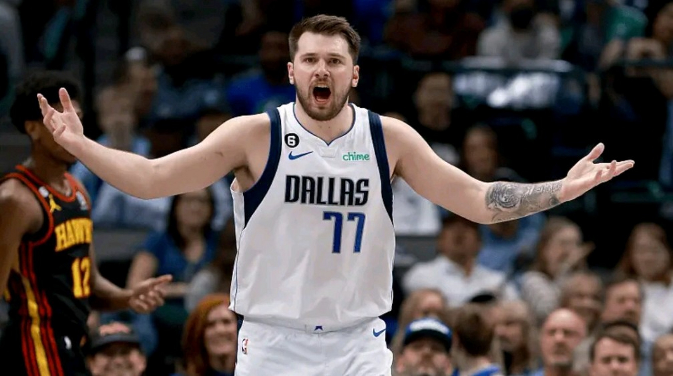 随机东契奇迎来十赛季高光表现，老鹰球迷沸腾！