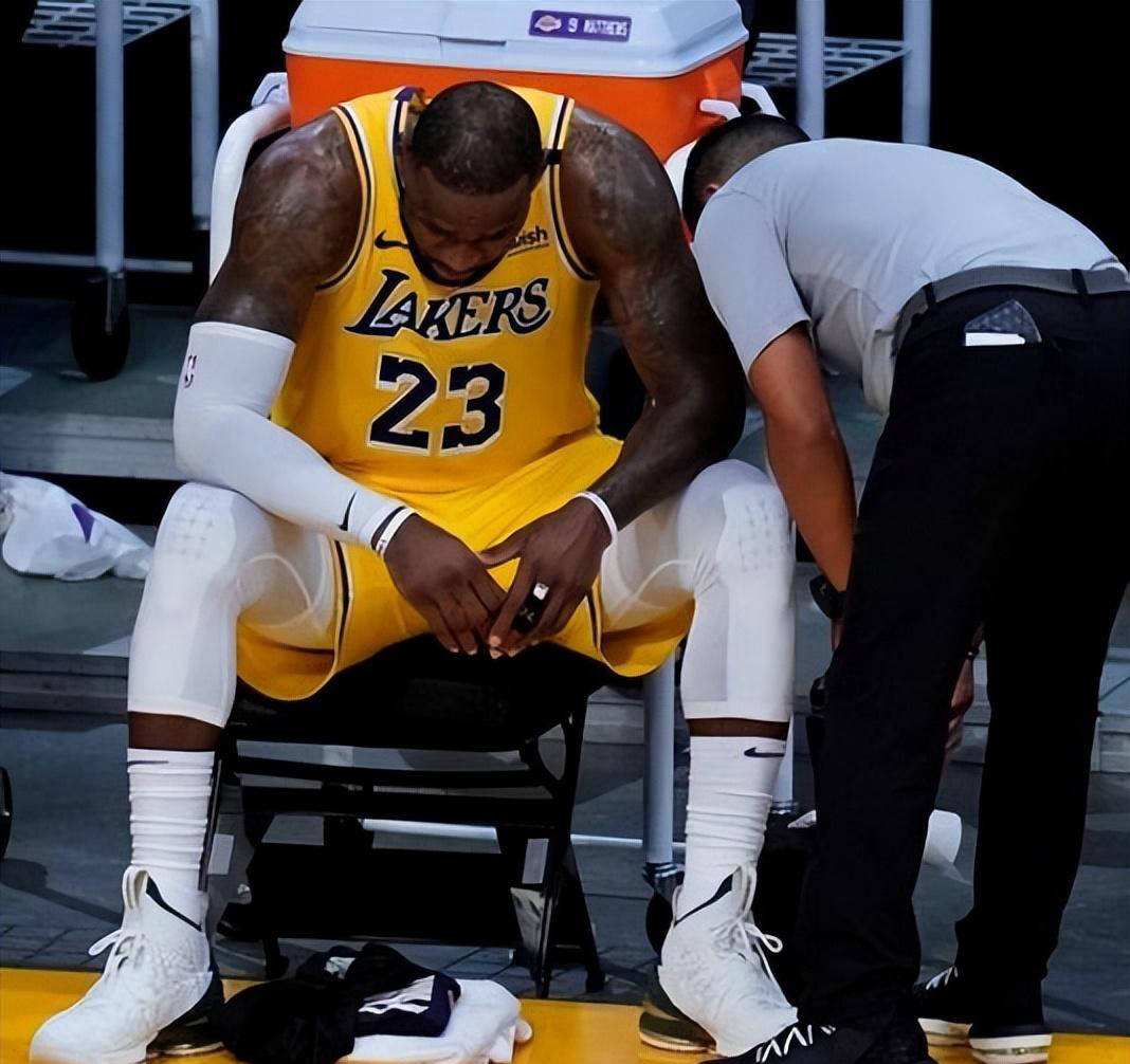 随机关于詹姆斯赛事官方发布比分优势明显新规，巴塞罗那争议不断！的信息