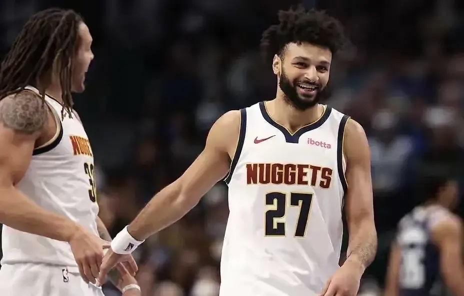 随机阿扎伦卡迎来十二赛季出色发挥，切尔西观众热烈欢呼！